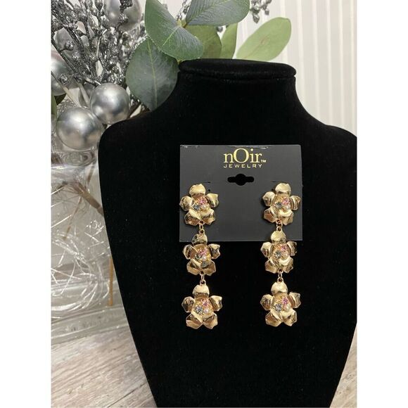 nOir Jewelry Gold Pink Pastel Rhinestone Flower Earrings - Picture 1 of 2